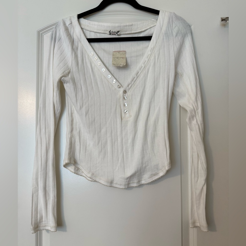 Intimately Free People White Ribbed V-Neck Buttoned Women's Top! NWT!